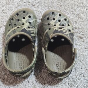 CROCS Kids Green Camo Water Shoes